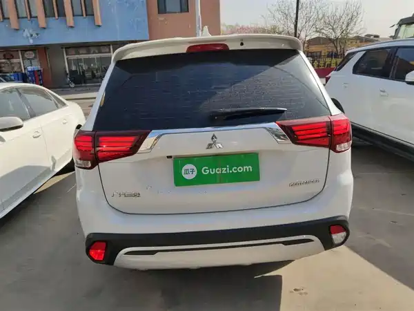 Mitsubishi Outlander 2020