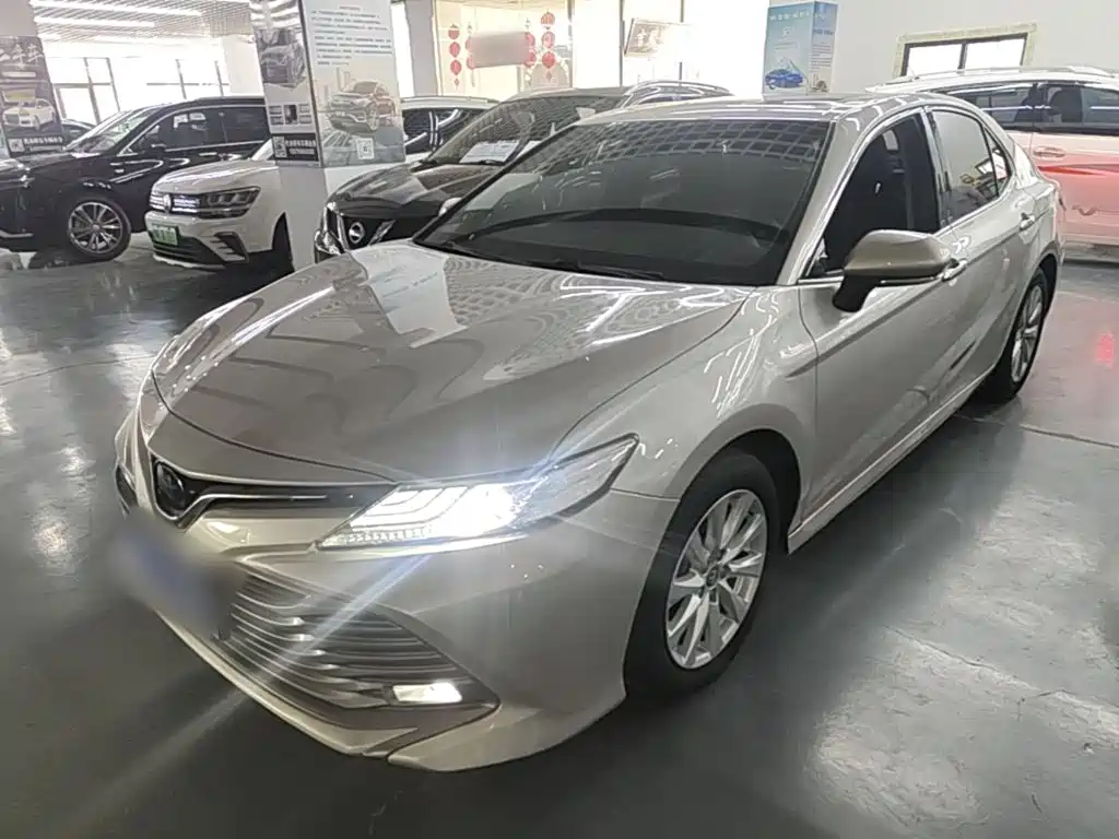 Toyota Camry 2019 — фото 2