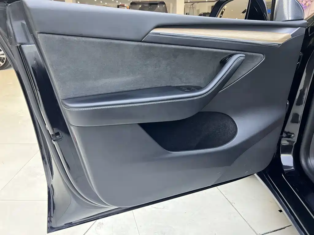 Tesla Model Y 2023 — фото 23