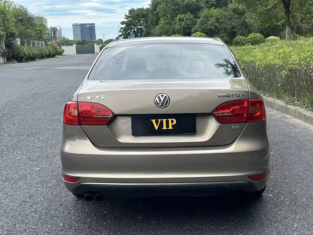 Volkswagen Sagitar 2013