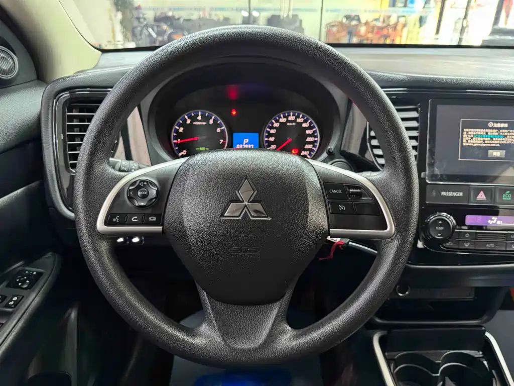 Mitsubishi Outlander 2022 — фото 15