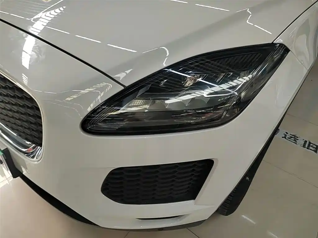 Jaguar E-PACE 2021 — фото 24