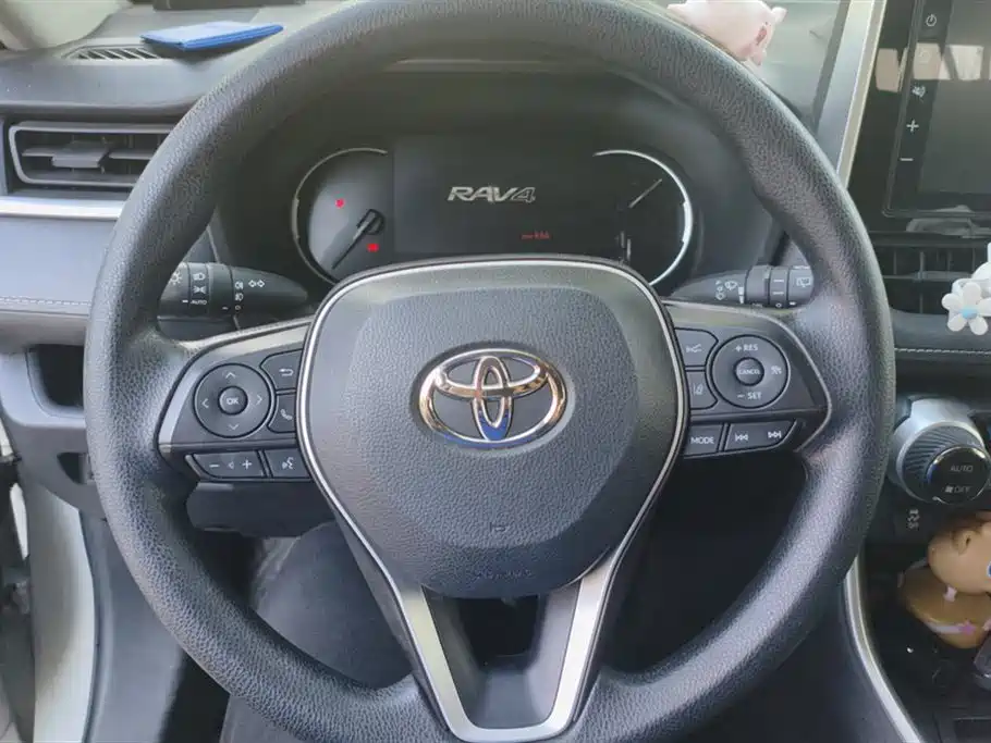 Toyota RAV4 2020 — фото 15