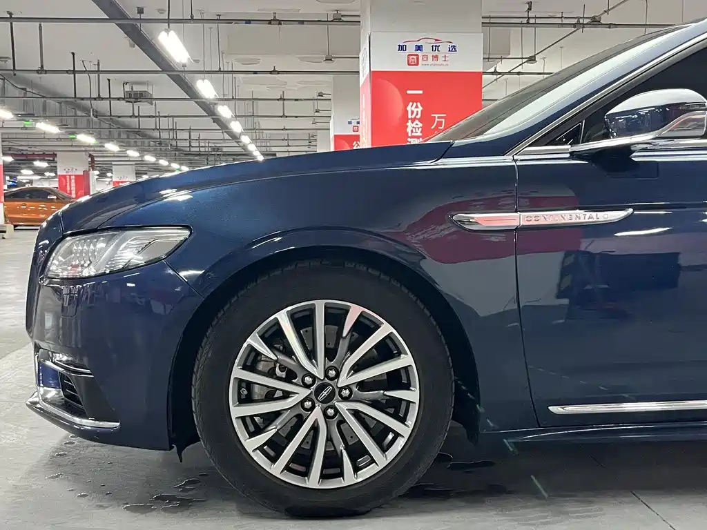 Lincoln Continental 2017 — фото 24