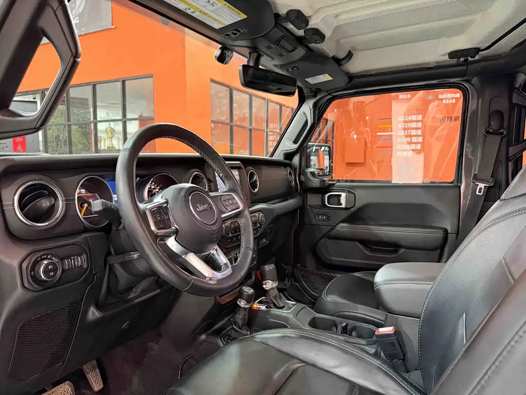 Jeep Wrangler 2021 — фото 12