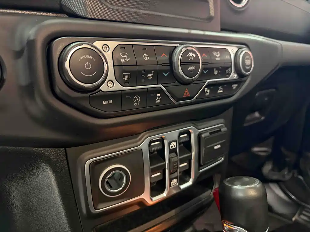 Jeep Wrangler 2021 — фото 13