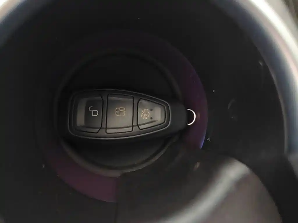 Ford Kuga 2015 — фото 9
