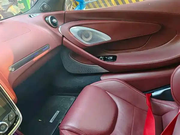 McLaren GT 2023