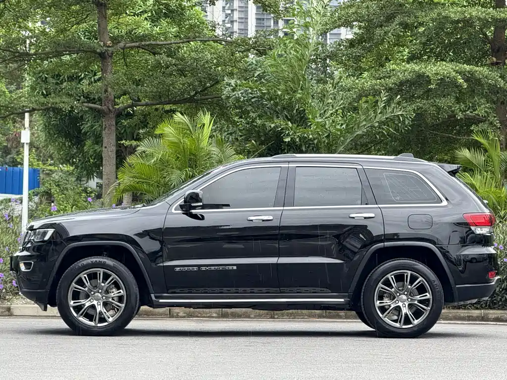 Jeep Grand Cherokee 2021 — фото 3