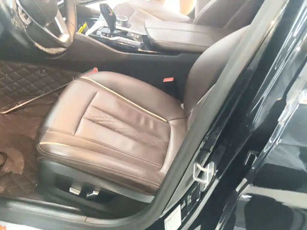 BMW 5 Series 2019 — фото 15
