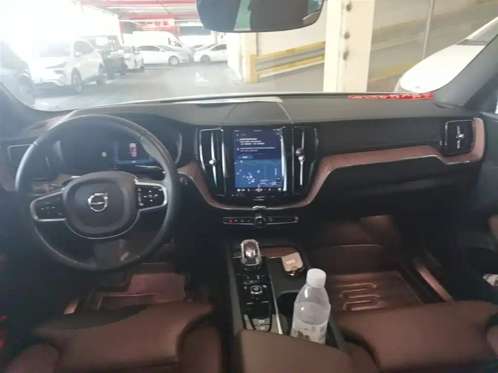 Volvo XC60 2021 — фото 10