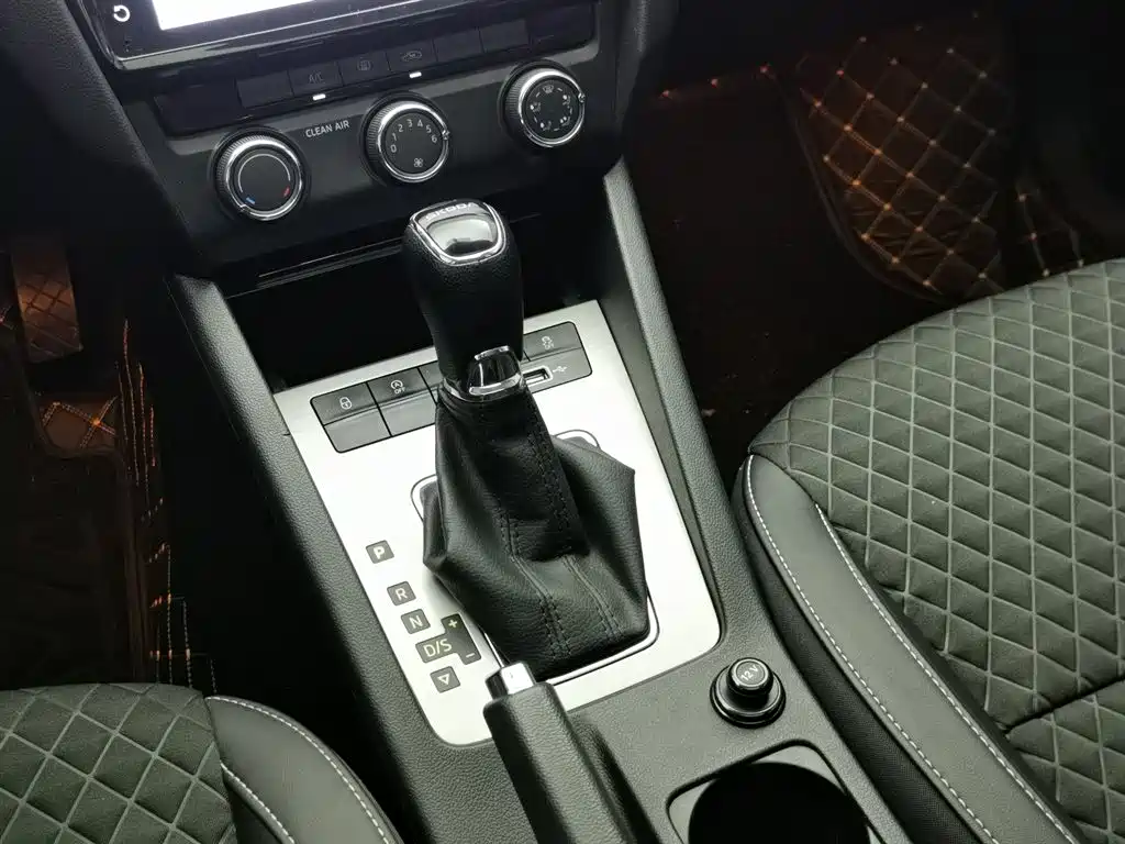 Skoda Octavia 2020 — фото 13