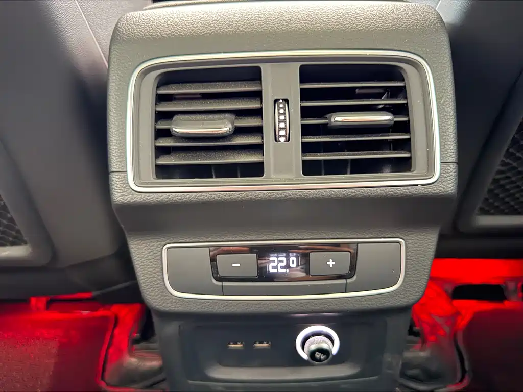 Audi Q5L 2023 — фото 13