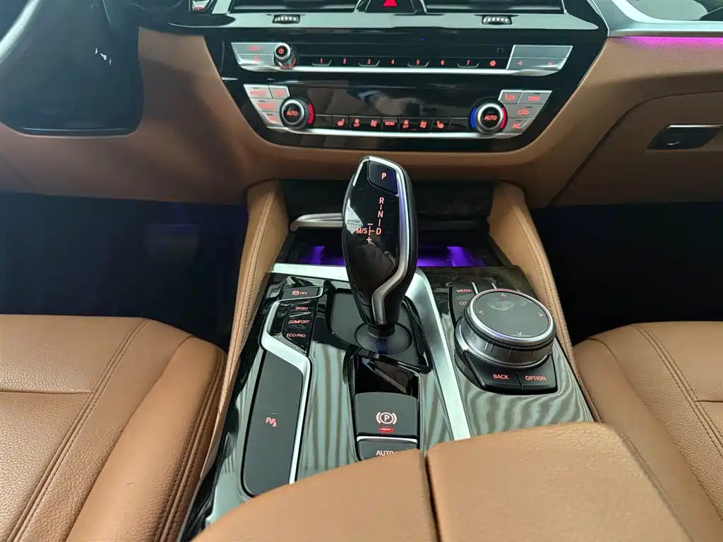 BMW 5 Series 2020 — фото 11