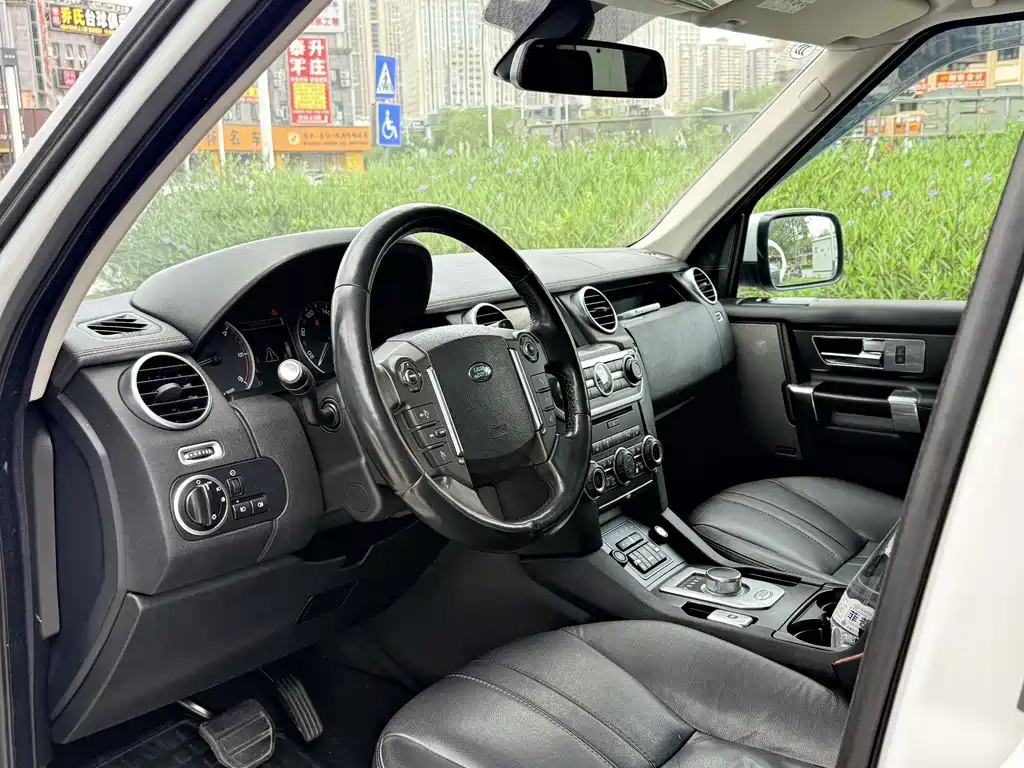 Land Rover Discovery 2014 — фото 18
