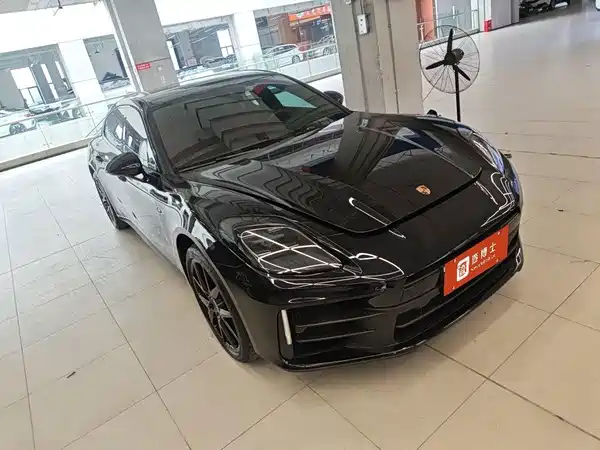 Porsche Panamera 2025
