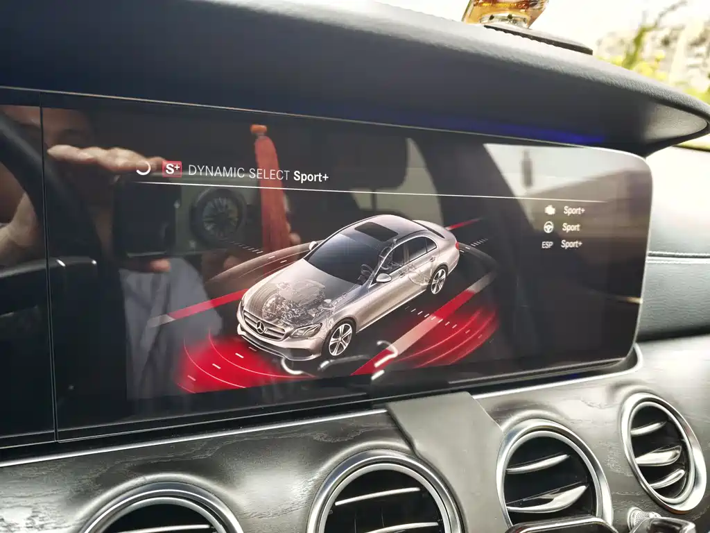 Mercedes-Benz E-Class 2017 — фото 23