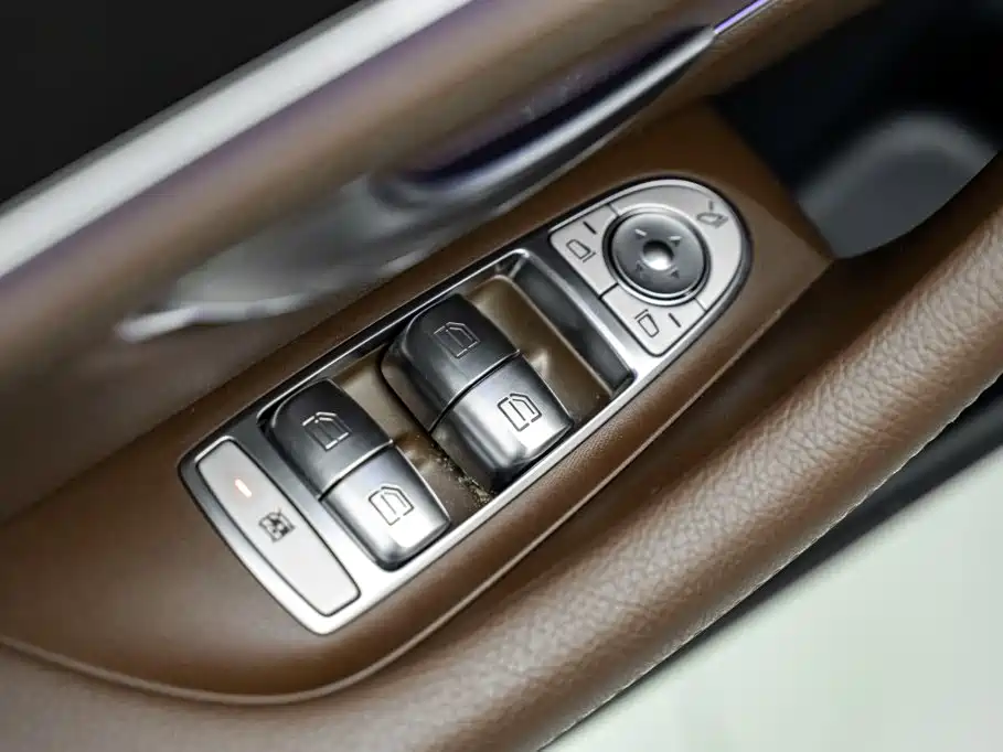 Mercedes-Benz E-Class 2020 — фото 15