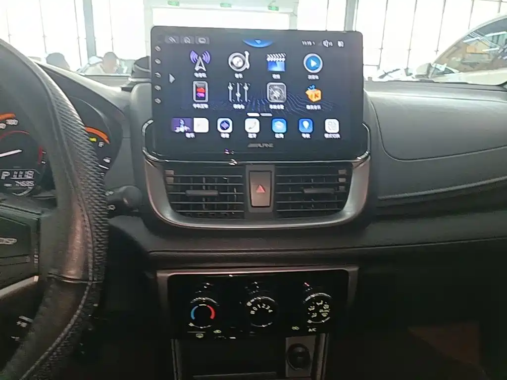 Toyota Yaris L 2022 — фото 13