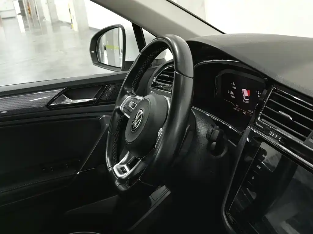 Volkswagen Tiguan L 2021 — фото 22