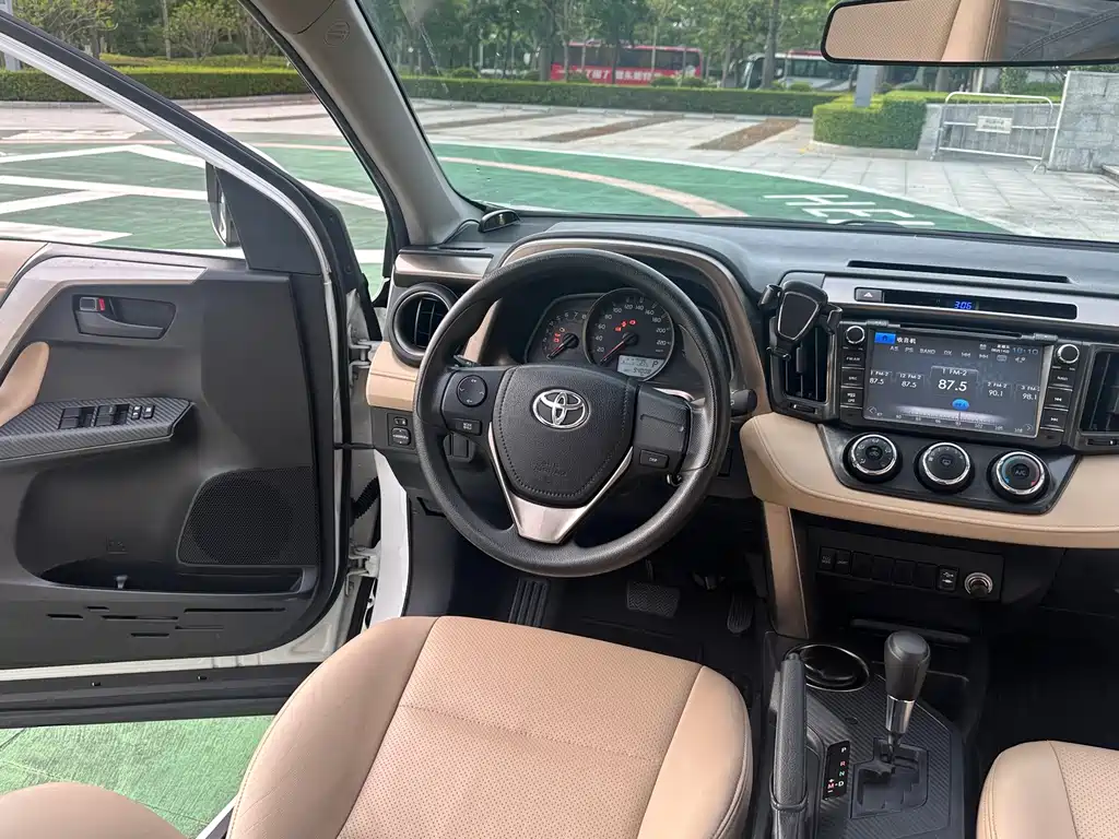 Toyota RAV4 2014 — фото 10