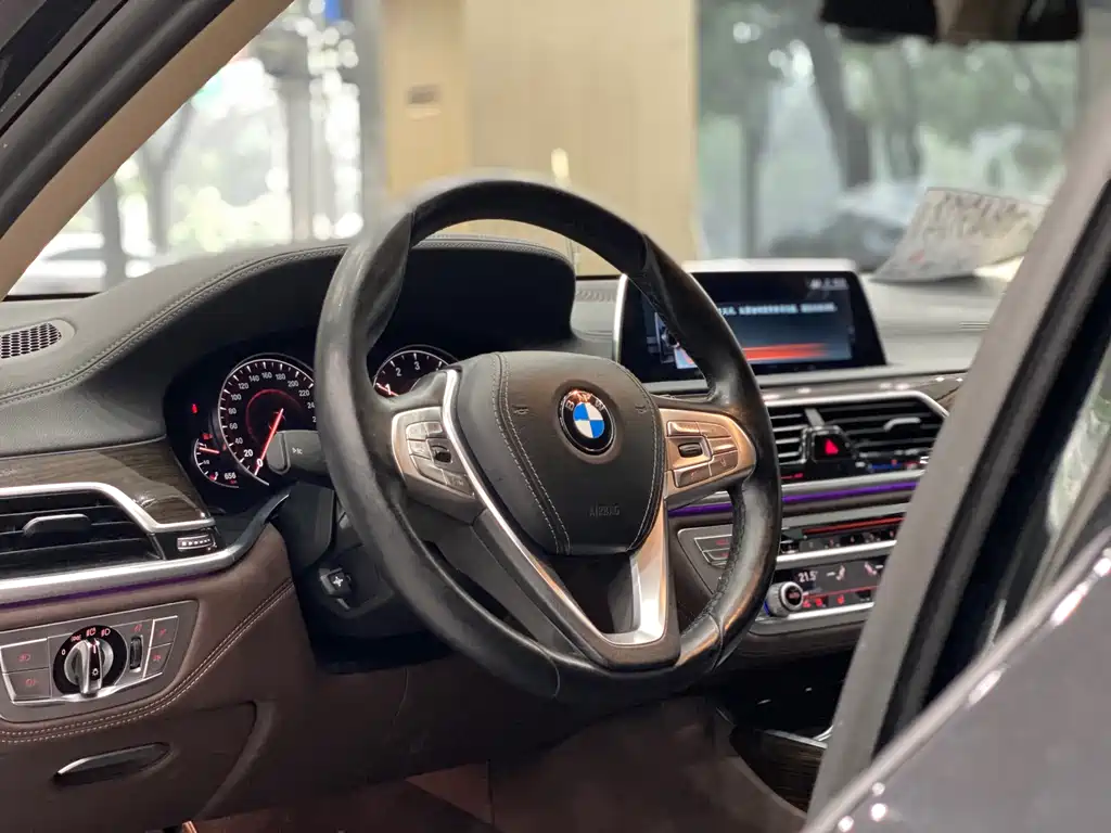 BMW 7 Series 2017 — фото 12