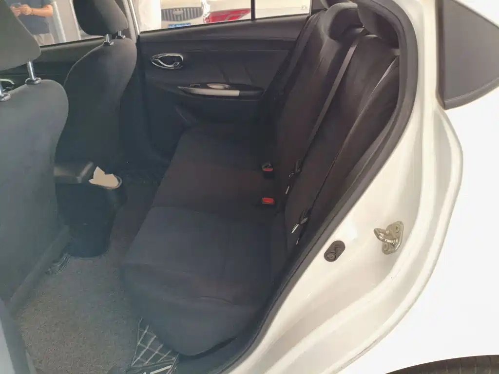 Toyota Yaris L 2018 — фото 13
