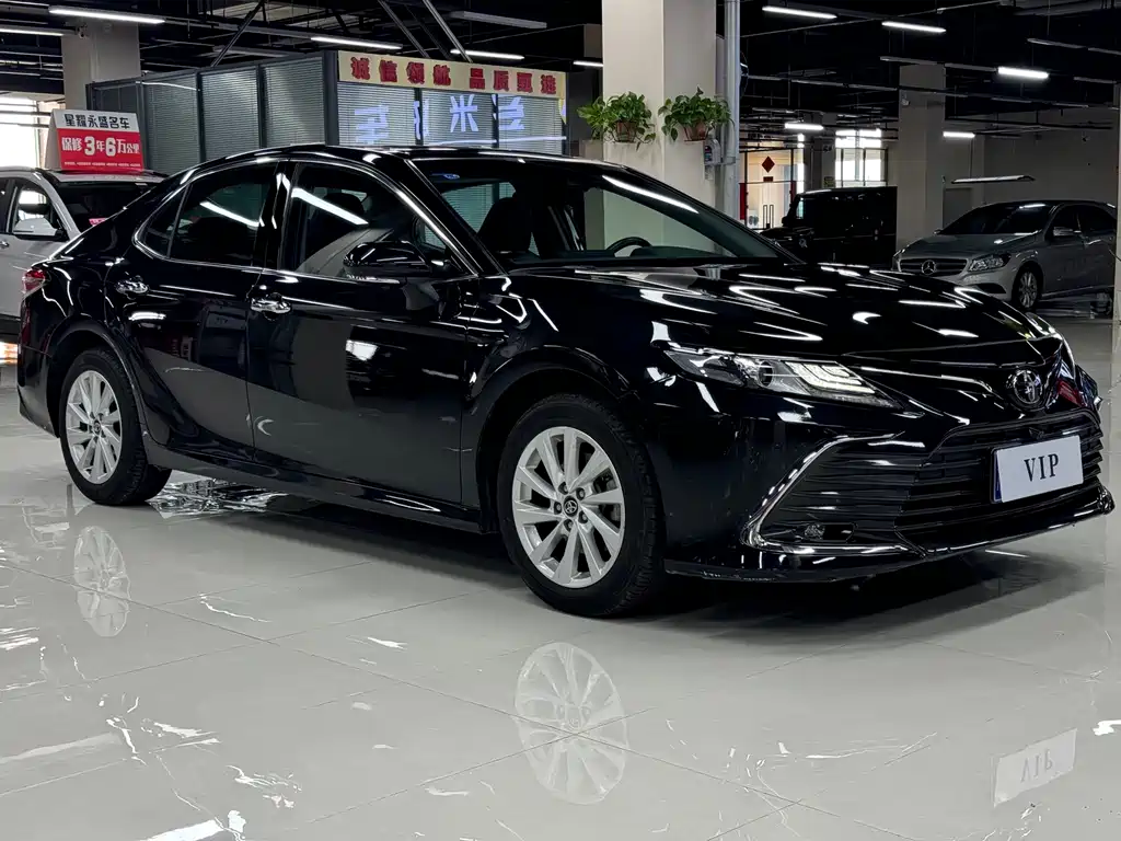 Toyota Camry 2023 — фото 3