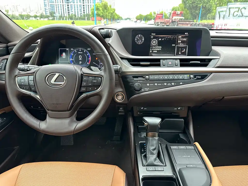 Lexus ES 2020 — фото 16