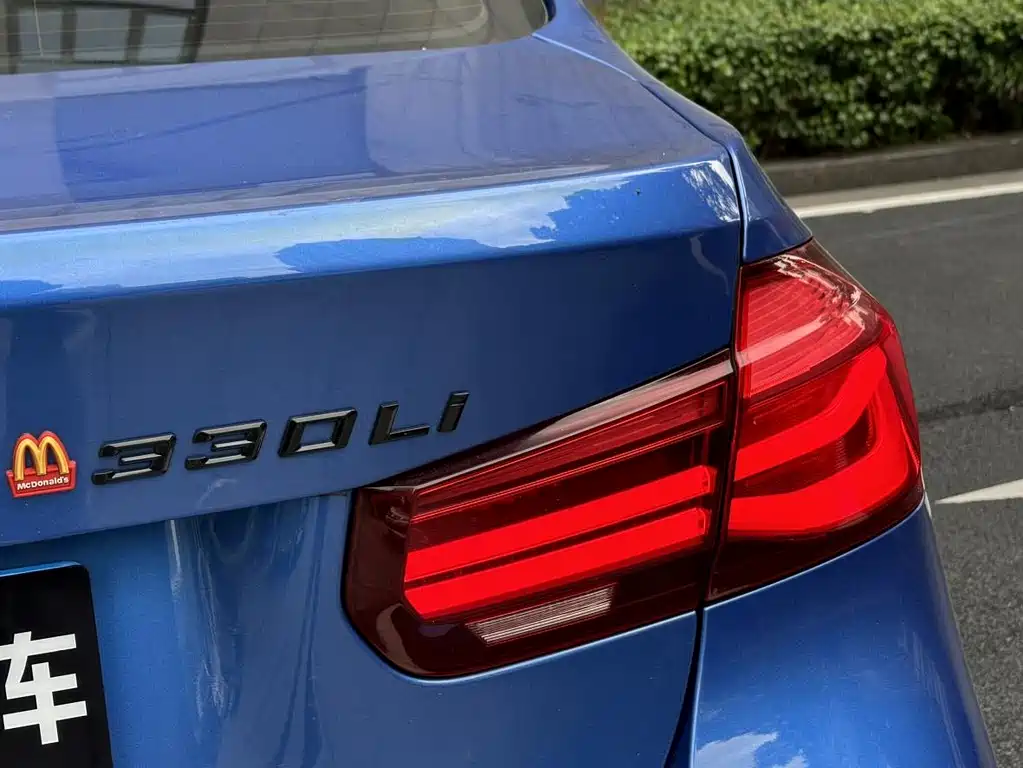 BMW 3 Series 2018 — фото 7