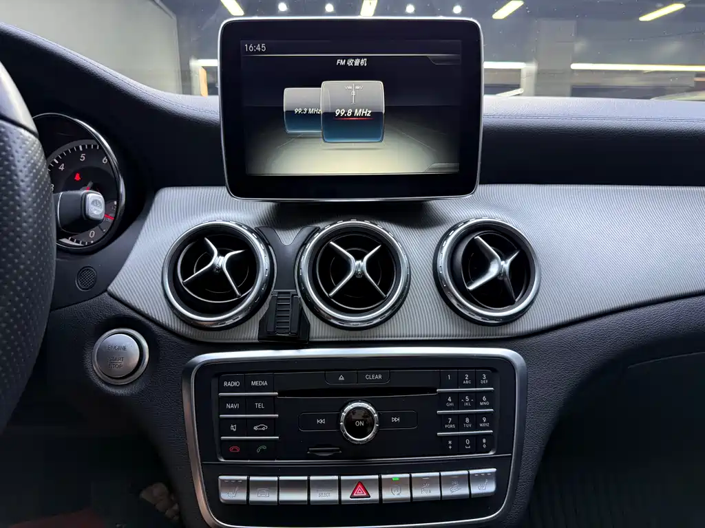 Mercedes-Benz GLA 2016 — фото 11