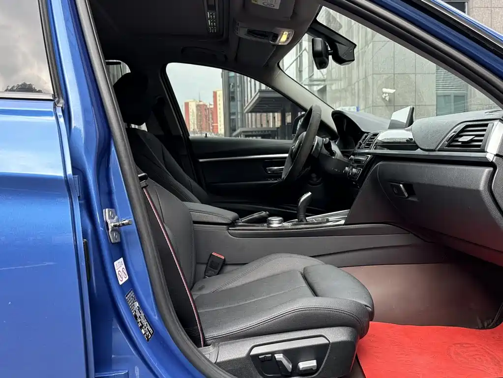 BMW 3 Series 2018 — фото 18