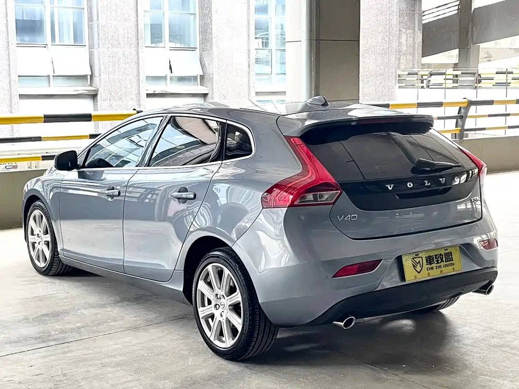 Volvo V40 2018 — фото 6