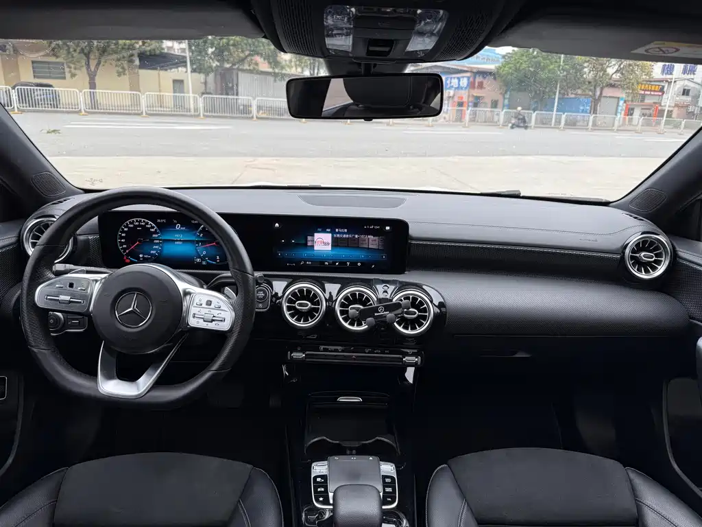 Mercedes-Benz A-Class 2020 — фото 5