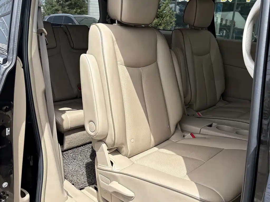 Nissan Quest 2013 — фото 11