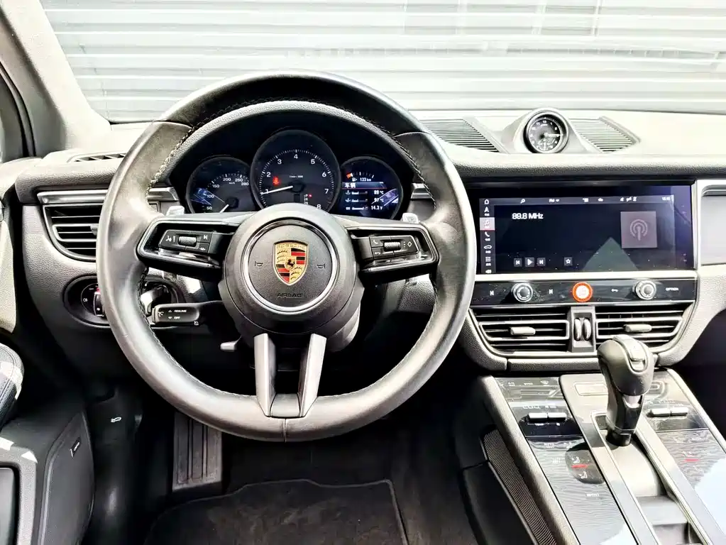 Porsche Macan 2022 — фото 9