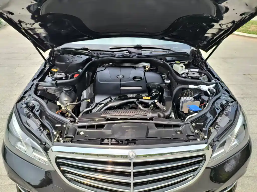 Mercedes-Benz E-Class 2015 — фото 18