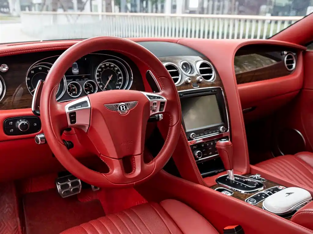 Bentley Continental 2019 — фото 9