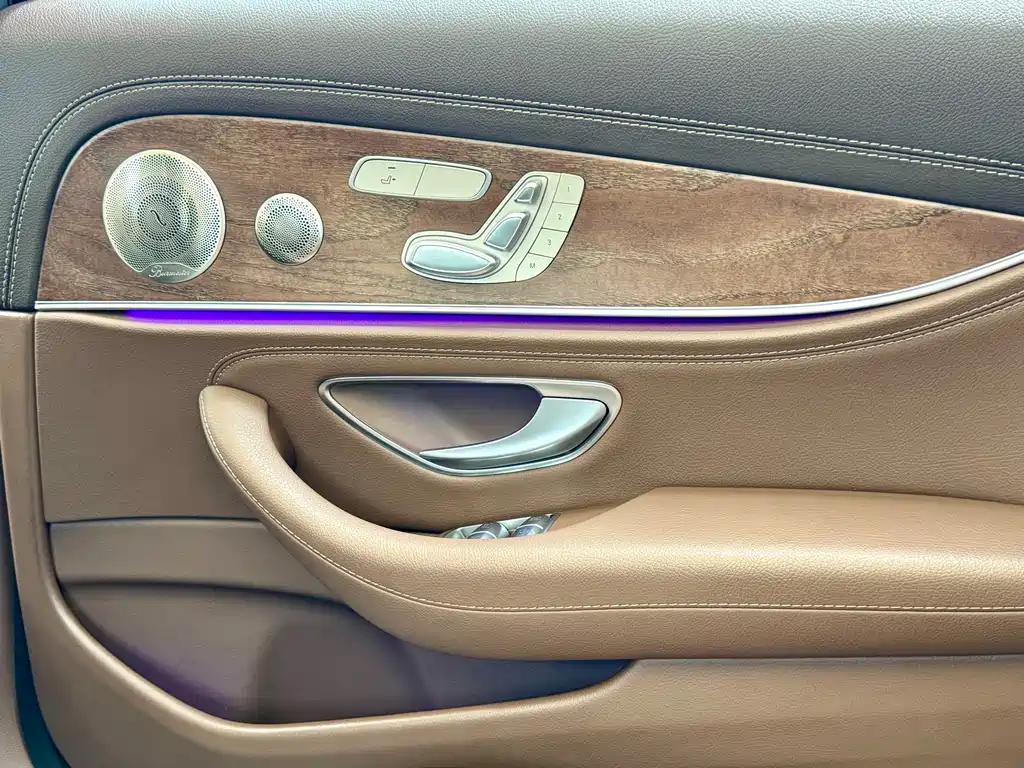 Mercedes-Benz E-Class 2023 — фото 10