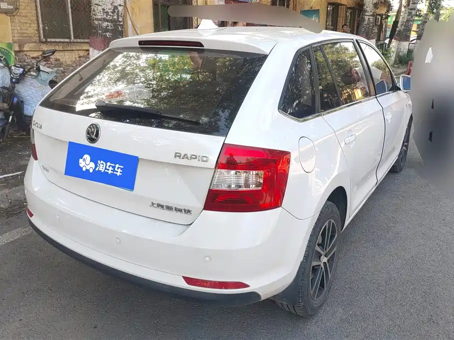 Skoda Rapid Spaceback 2018 — фото 3