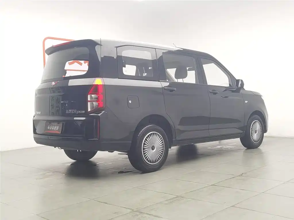 Wuling Hongguang PLUS 2024 — фото 2