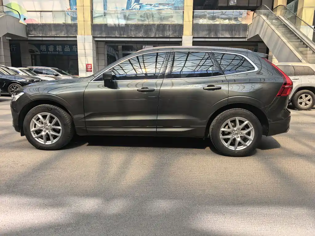 Volvo XC60 2018 — фото 11