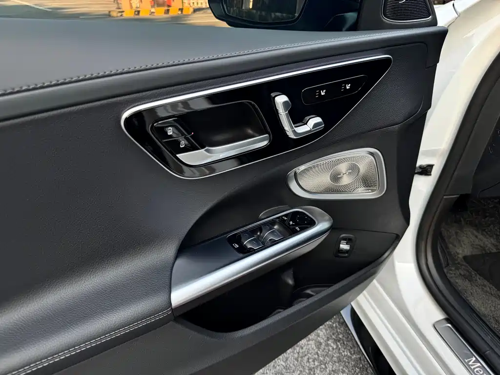 Mercedes-Benz C-Class 2025 — фото 14