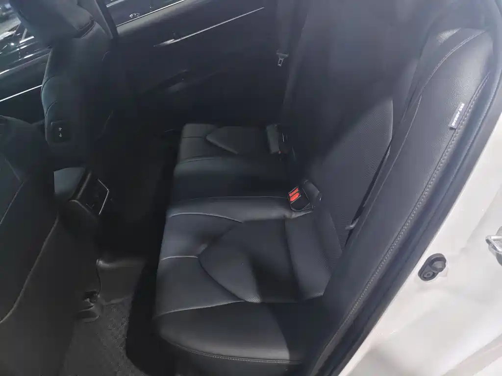Toyota Camry 2023 — фото 10