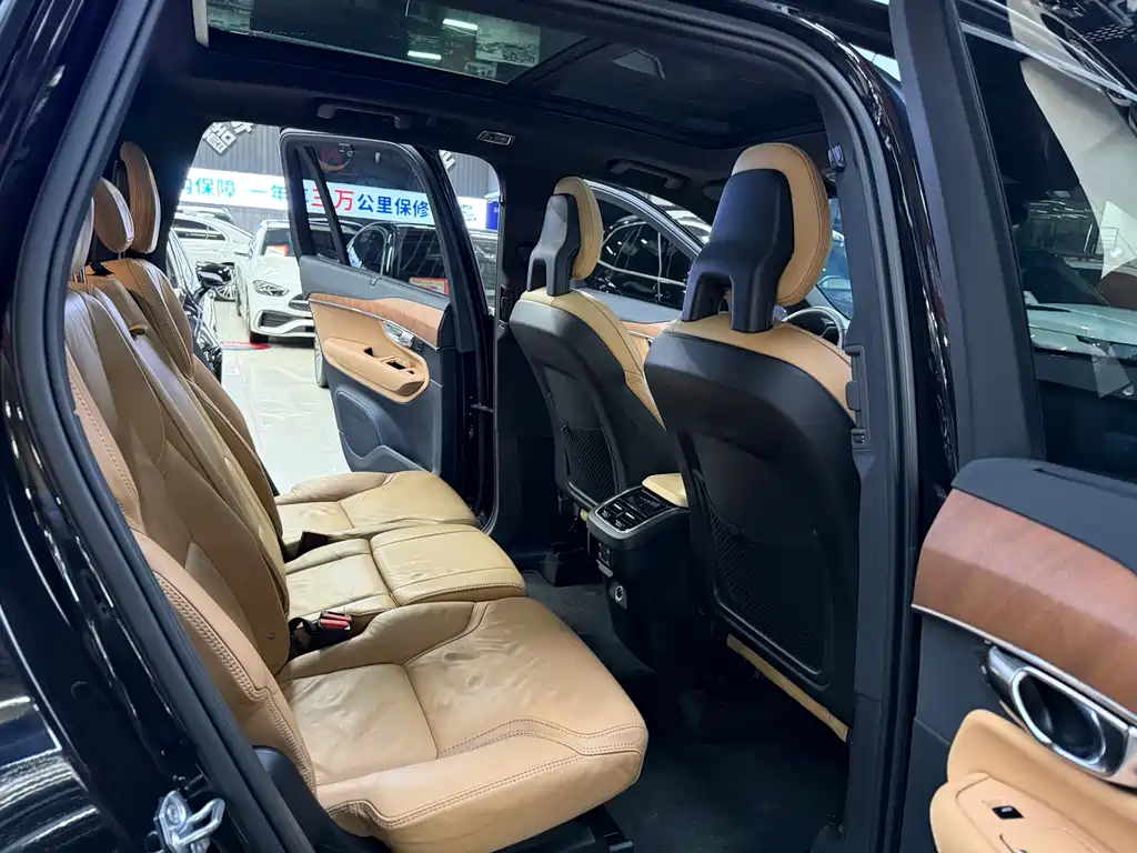 Volvo XC90 2018 — фото 17