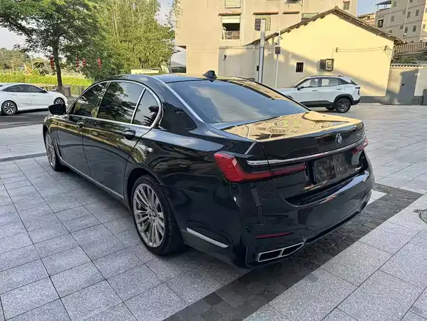BMW 7 Series 2011