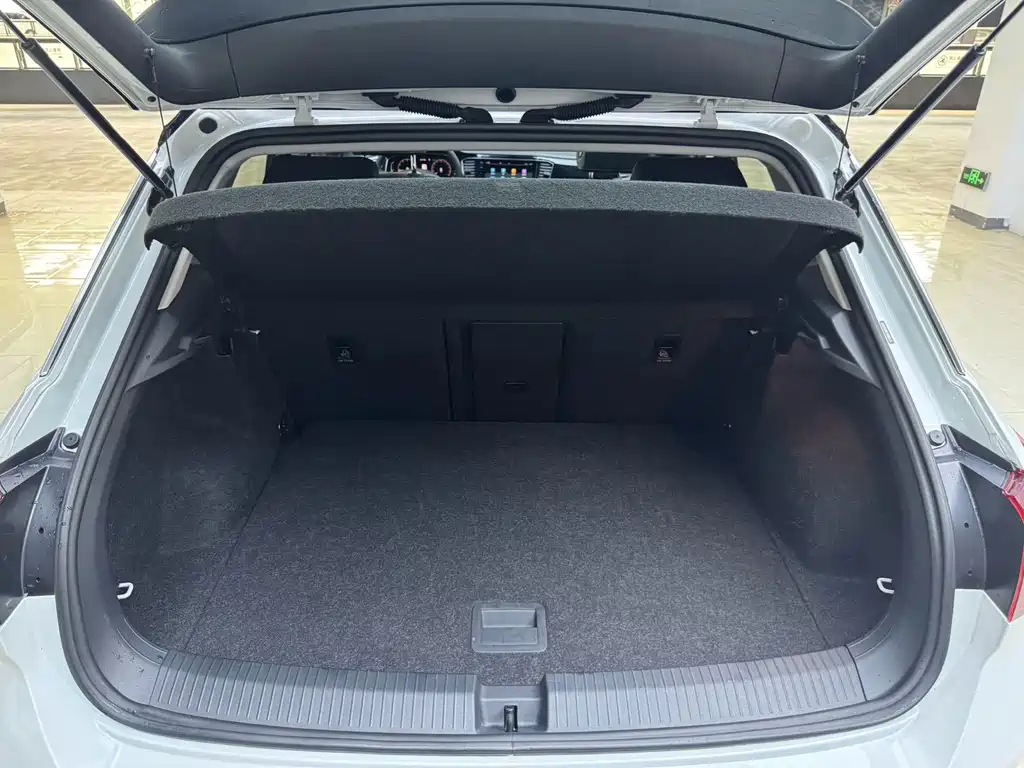 Volkswagen T-Roc 2023 — фото 20