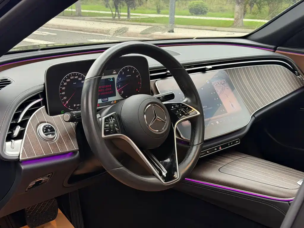 Mercedes-Benz E-Class 2024 — фото 12