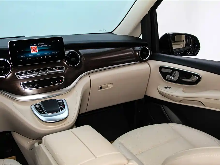 Mercedes-Benz V-Class 2021 — фото 29