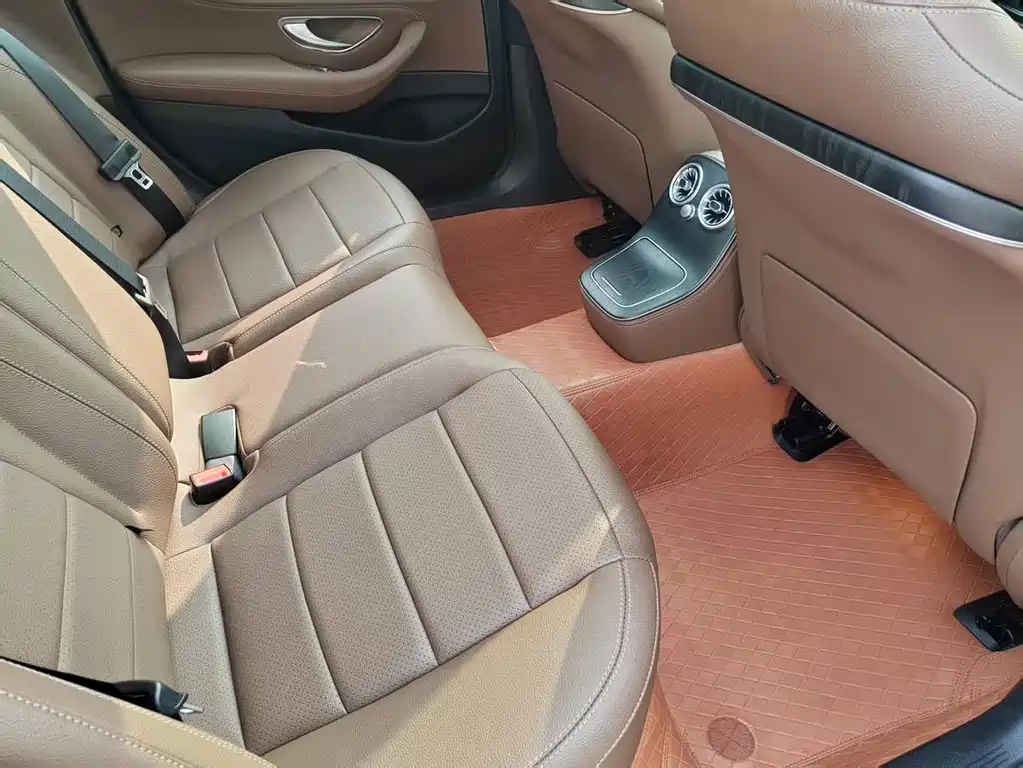 Mercedes-Benz E-Class 2023 — фото 13
